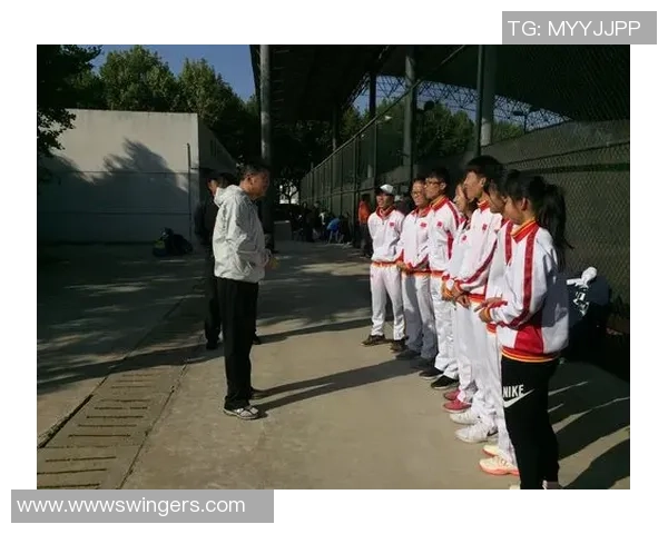 深圳网球队在邀请赛中的团队协作表现分析与点评